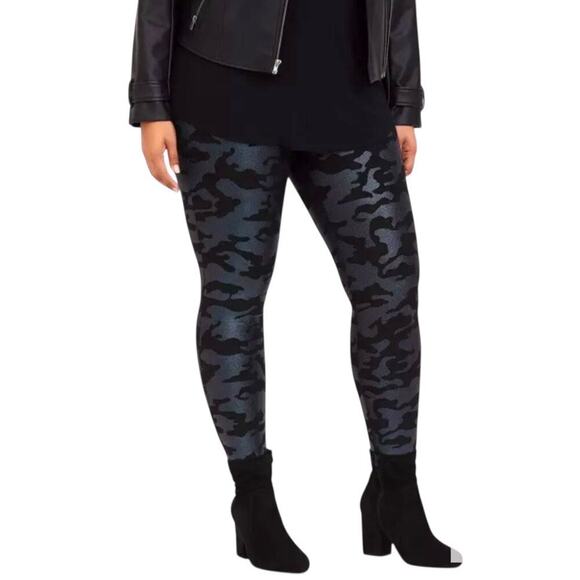 NWT Torrid Metallic Camo Leggings Black/Blue Plus 5X - Picture 1 of 10